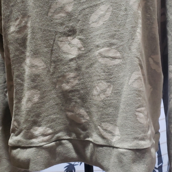 🍉👄👄👄Lovely Lips Sweatshirt - Picture 3 of 4